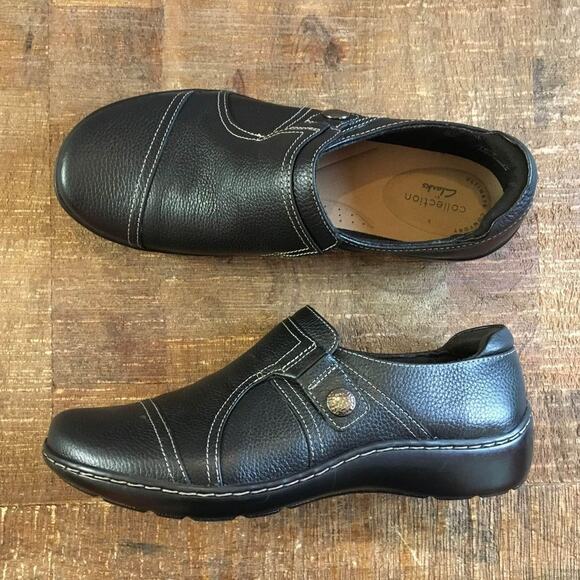 Clarks Cora Poppy Womens SlipOn Comfort Shoe Loafer Black 7.5 W Classic Normcore - Picture 1 of 8